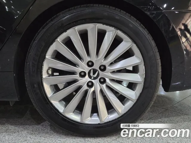 Hyundai Equus 2015 — фото 20
