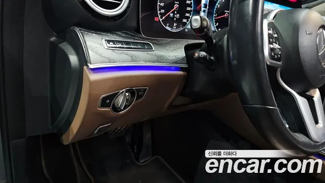 Mercedes-Benz E-Class 2019 — фото 18