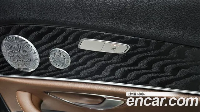 Mercedes-Benz E-Class 2019 — фото 19