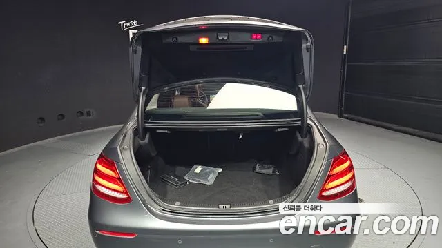 Mercedes-Benz E-Class 2019 — фото 20