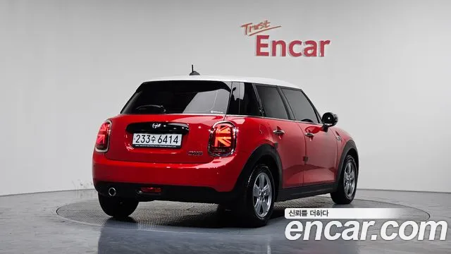 Mini Cooper 2020 — фото 1