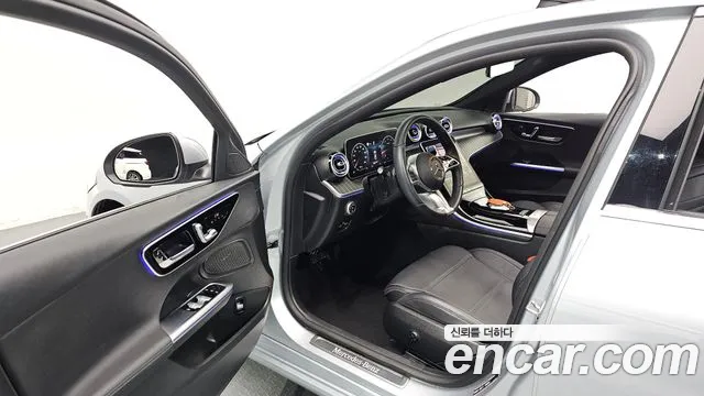 Mercedes-Benz C-Class 2023 — фото 11
