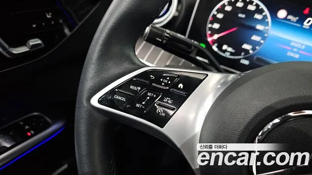 Mercedes-Benz C-Class 2023 — фото 18