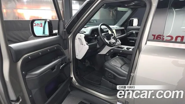 Land Rover Defender 2025 — фото 10