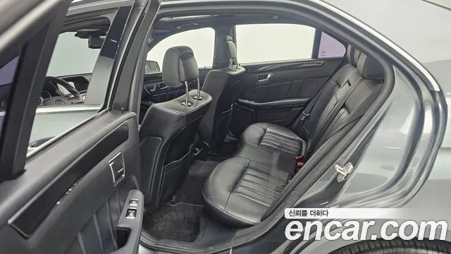 Mercedes-Benz E-Class 2016 — фото 12