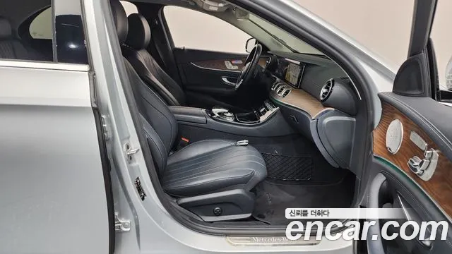 Mercedes-Benz E-Class 2020 — фото 11