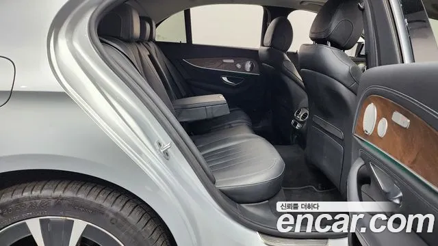Mercedes-Benz E-Class 2020 — фото 12