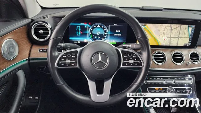 Mercedes-Benz E-Class 2020 — фото 13