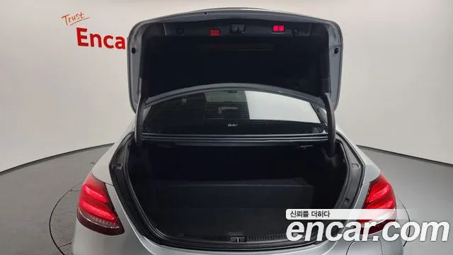 Mercedes-Benz E-Class 2020 — фото 20
