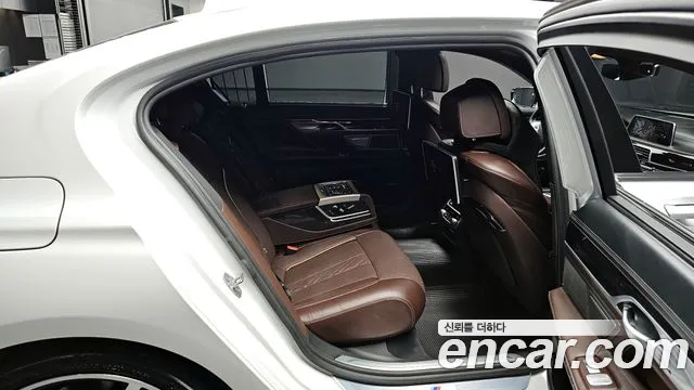 BMW 7-Series 2019 — фото 11