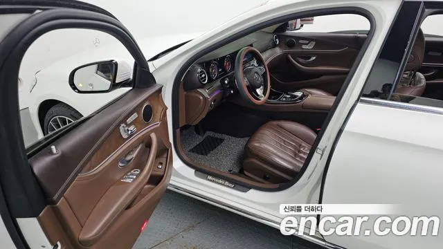 Mercedes-Benz E-Class 2017 — фото 11