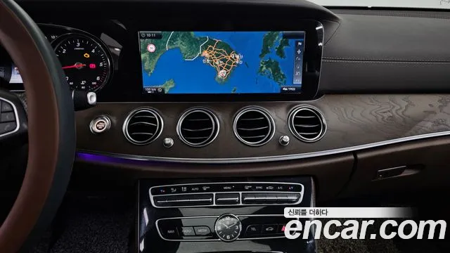 Mercedes-Benz E-Class 2017 — фото 15