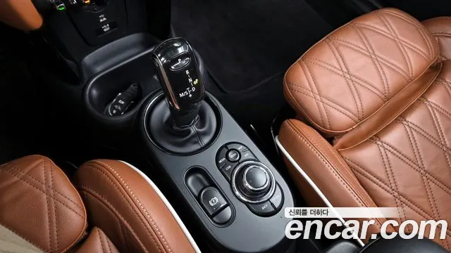 Mini Cooper Convertible 2022 — фото 9