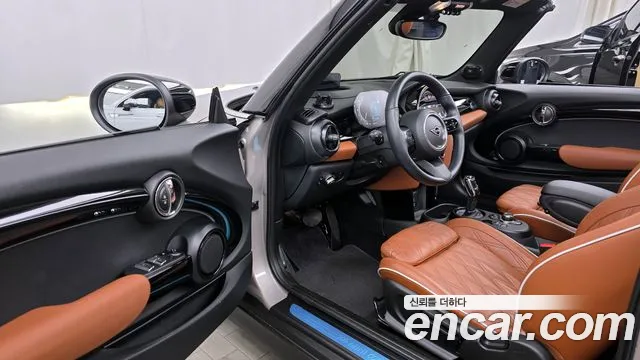 Mini Cooper Convertible 2022 — фото 10