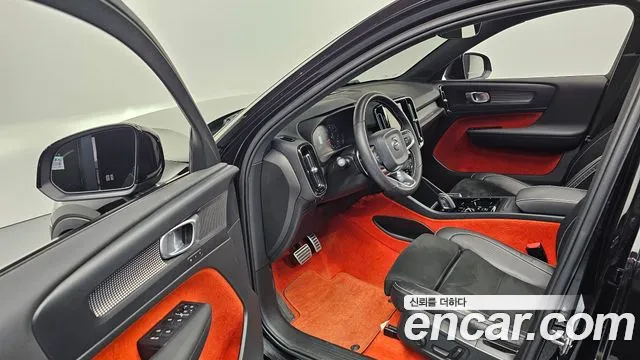 Volvo XC40 2020 — фото 10