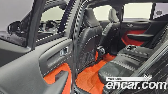Volvo XC40 2020 — фото 11