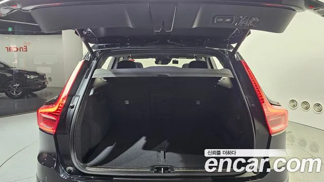 Volvo XC40 2020 — фото 20