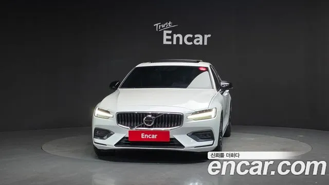 Volvo S60 2022 — фото 3