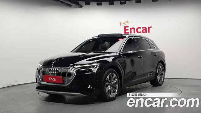 Audi e-tron 2023 — фото 1