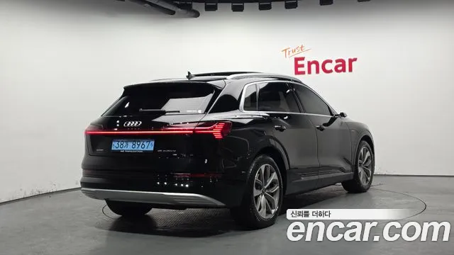 Audi e-tron 2023 — фото 2
