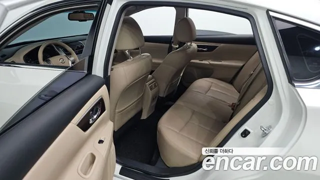 Nissan Altima 2016 — фото 12