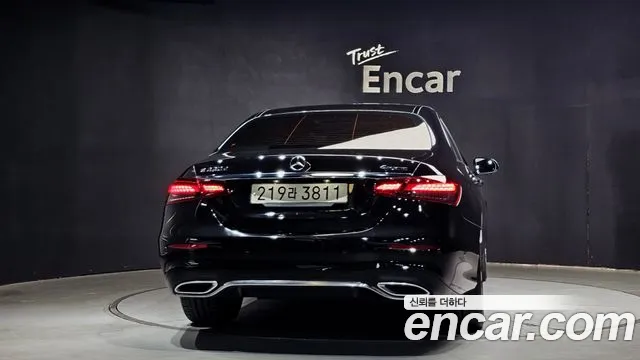 Mercedes-Benz E-Class 2023 — фото 4
