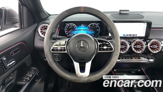 Mercedes-Benz EQB 2023 — фото 13
