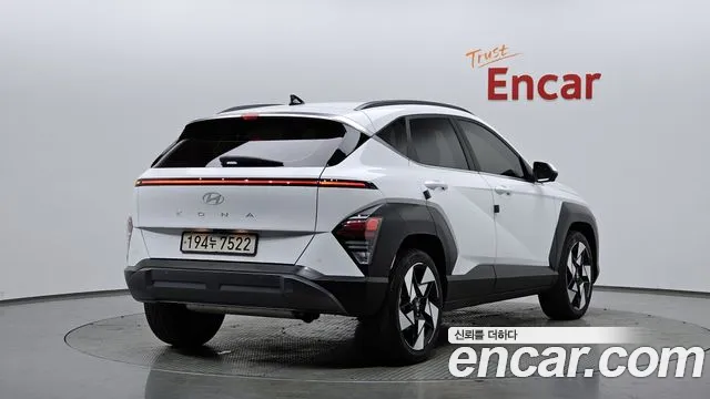 Hyundai Kona 2023 — фото 1