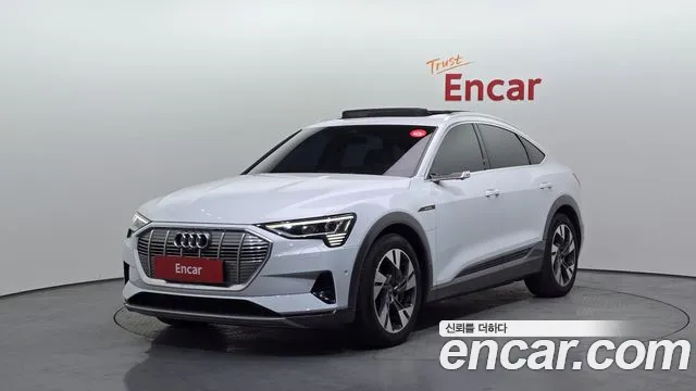 Audi e-tron 2021 — фото 1