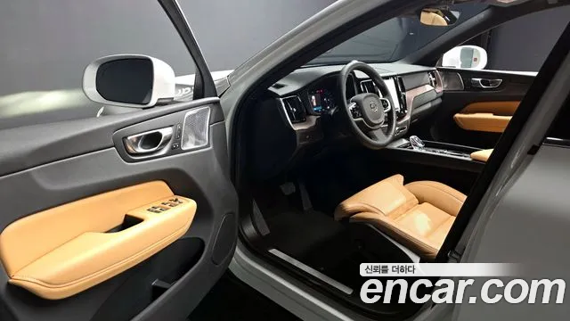 Volvo XC60 2025 — фото 10