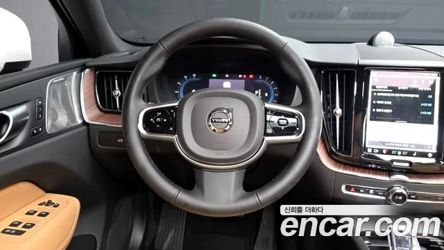 Volvo XC60 2025 — фото 13