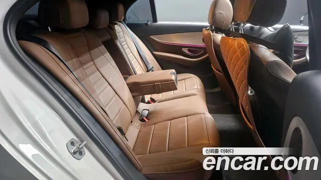Mercedes-Benz E-Class 2021 — фото 12