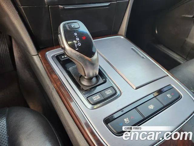 Hyundai Equus 2014 — фото 19