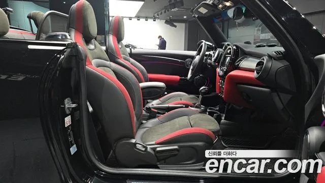 Mini Cooper Convertible 2019 — фото 11