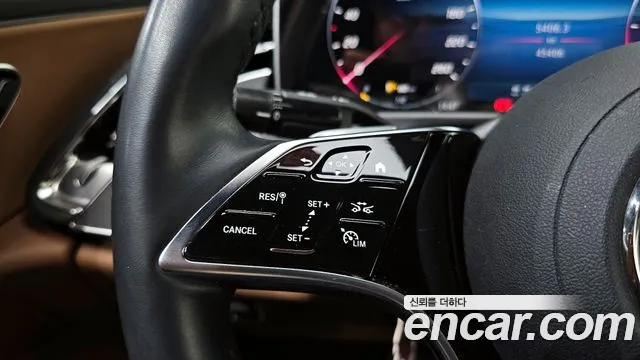 Mercedes-Benz E-Class 2024 — фото 16