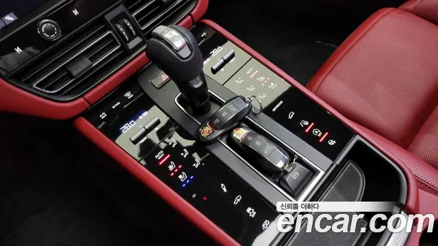 Porsche Macan 2022 — фото 9