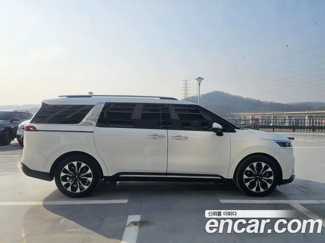 Kia Canival 2021 — фото 13