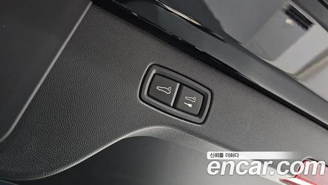 Porsche Macan 2025 — фото 19