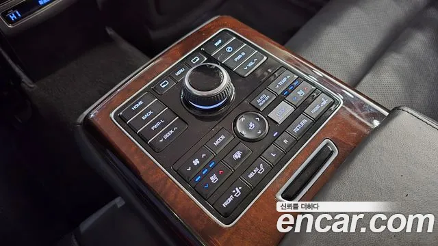 Hyundai Equus 2015 — фото 18