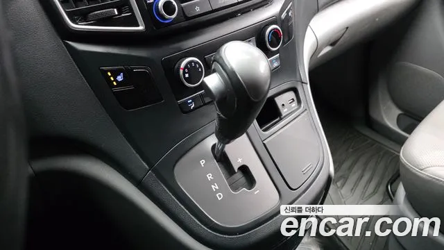 Hyundai Starex 2019 — фото 9