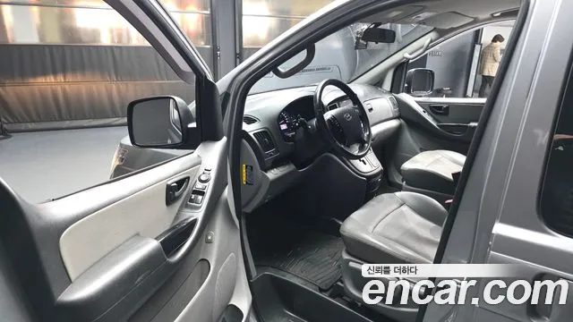 Hyundai Starex 2019 — фото 10