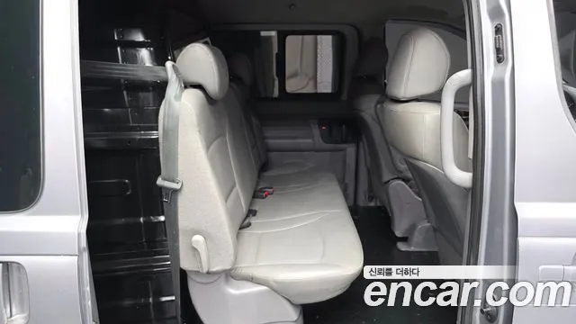 Hyundai Starex 2019 — фото 12
