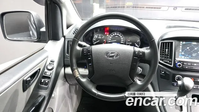 Hyundai Starex 2019 — фото 13