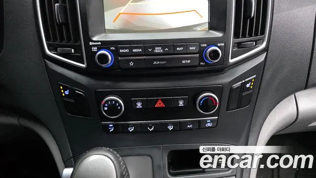 Hyundai Starex 2019 — фото 16