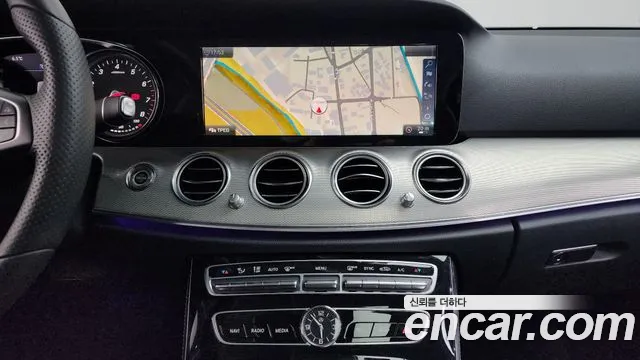 Mercedes-Benz E-Class 2018 — фото 15