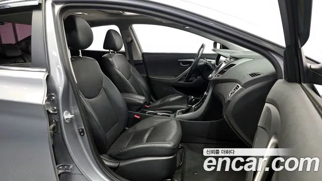Hyundai AVANTE 2014 — фото 11