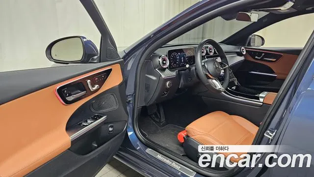 Mercedes-Benz C-Class 2025 — фото 10