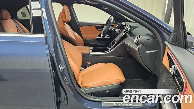 Mercedes-Benz C-Class 2025 — фото 11