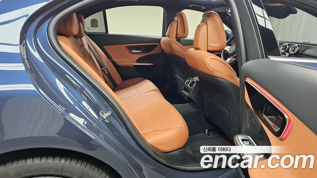Mercedes-Benz C-Class 2025 — фото 12