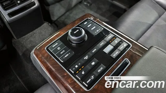 Hyundai Equus 2013 — фото 20